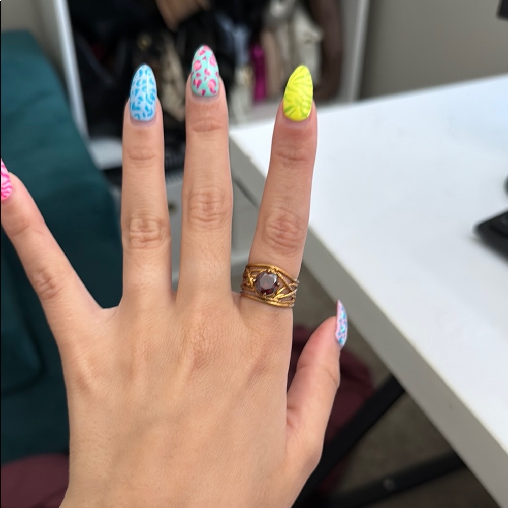 Gold Ring with red Gemstone